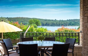 Outdoor dining - Gorgeous home in Pula (Pula)