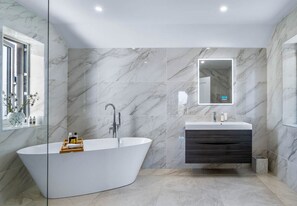 Shower, hair dryer, towels