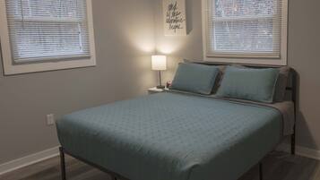 2 bedrooms, iron/ironing board, travel cot, free WiFi