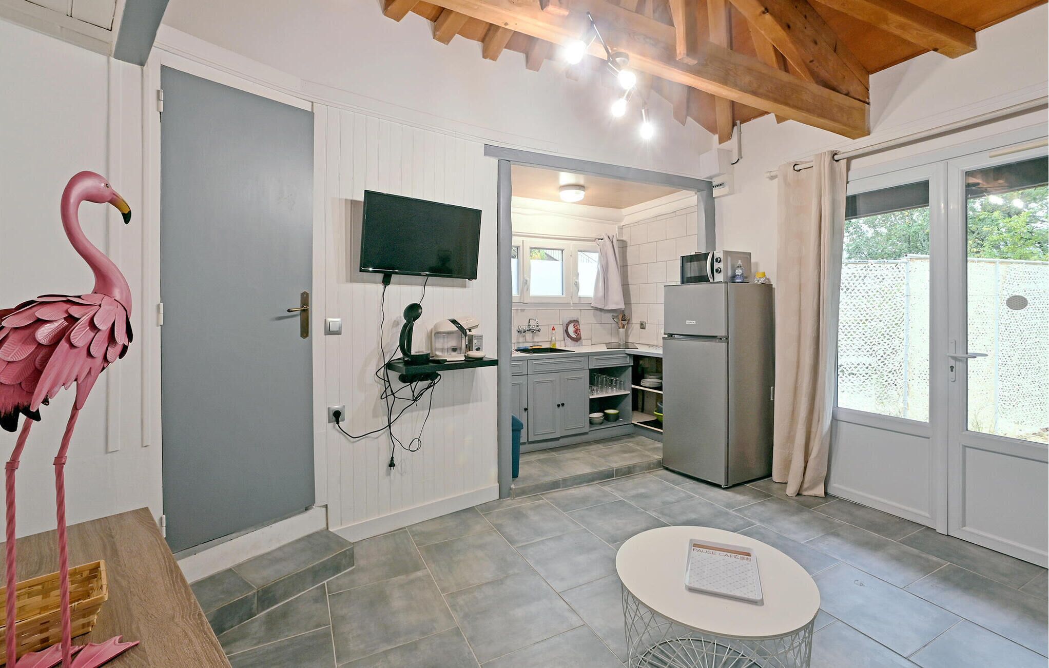 Réfrigérateur, plaque de cuisson, cafetière/bouilloire