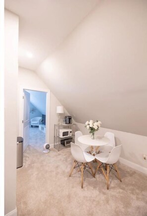 Interior - Bayonne Bay Inn (Bayonne)