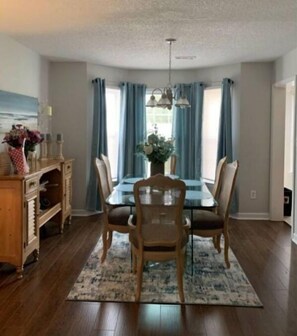 Dining - Tropical Oasis (Myrtle Beach)