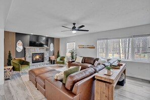 スマートテレビ、暖炉、テレビゲーム