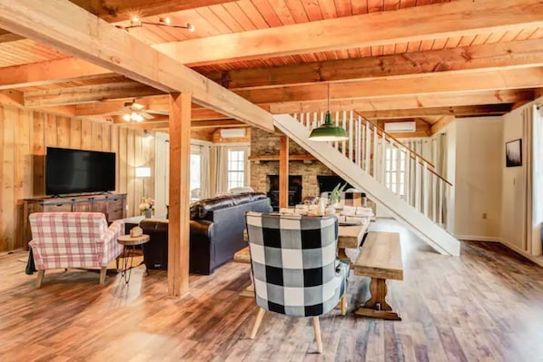 Living area - Spacious 12-Person Luxury Cabin at Critter Retreat (Sevierville)