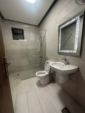 Apartment, 2 Bedrooms | Bathroom