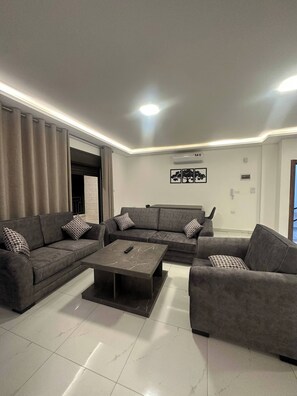Apartment, 2 Bedrooms | Living area