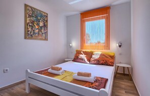 3 Schlafzimmer, Reisekinderbett, kostenloses WLAN, Bettwäsche