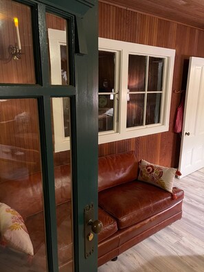 Interior - Charming Cottage Nestled In The Redwoods at The Russian River (Monte Rio)