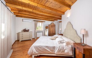 4 habitaciones, tabla de planchar con plancha y cuna de viaje 