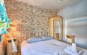 3 bedrooms, iron/ironing board, travel crib, free WiFi