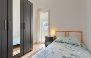 3 bedrooms, iron/ironing board, travel cot, free WiFi