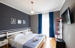 3 dormitorios, cuna de viaje, wifi gratis y ropa de cama