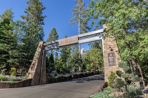 A stone archway with a sign reading "Tahquitz Pines."