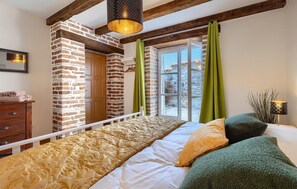 4 habitaciones, tabla de planchar con plancha y cuna de viaje 