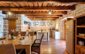 Fridge, oven, dishwasher, coffee/tea maker - Stunning home in Porec (Porec)