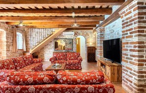 TV, peis, DVD-spiller og fotballspill