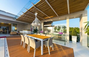 Outdoor dining - Beach front home in Novalja with sauna (Novalja)