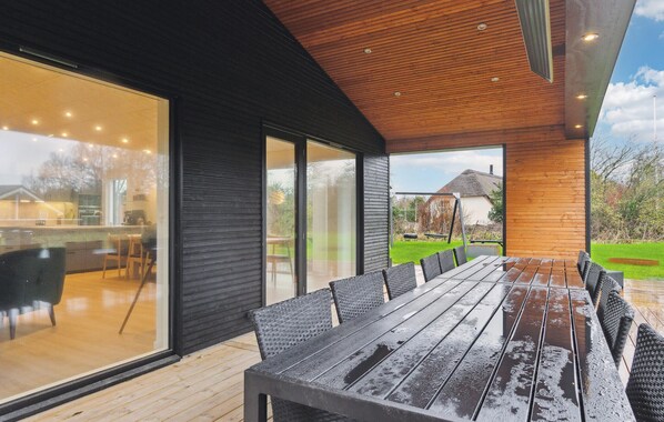 Outdoor dining - 5 bedroom nice home in Hadsund (Hadsund)