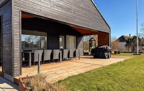 5 bedroom nice home in Hadsund