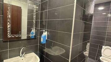 Apartemen, 2 kamar tidur, akses difabel, Boleh Merokok | Kamar mandi