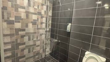 Appartement, 2 chambres, accessible aux personnes à mobilité réduite, fumeurs | Salle de bain