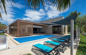 A heated pool - Pet friendly home in Pula (Pula)