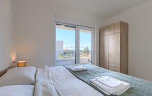 4 bedrooms, iron/ironing board, travel cot, free WiFi