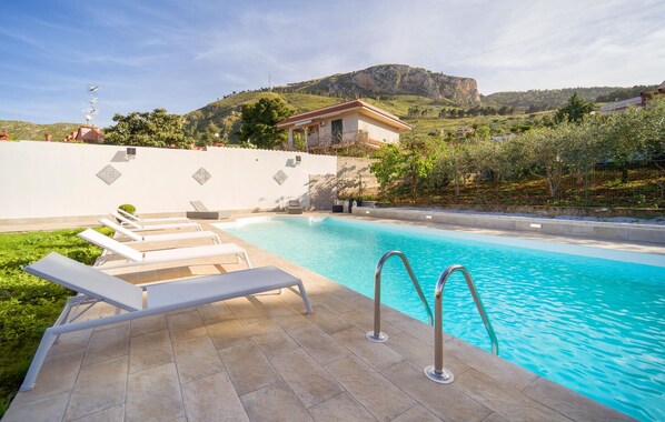 Pool - Gorgeous home in Altavilla Milicia (Altavilla Milicia)