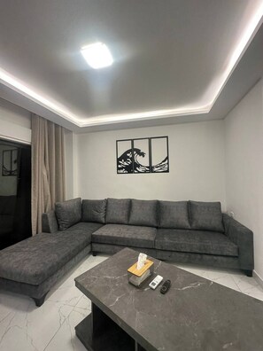 อพาร์ทเมนท์, 2 ห้องนอน, พร้อมสิ่งอำนวยความสะดวกสำหรับผู้พิการ, สูบบุหรี่ได้ | เลานจ์