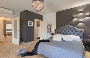4 habitaciones, tabla de planchar con plancha y cuna de viaje