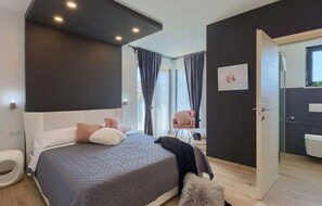 4 soverom, strykejern/-brett, reiseseng for barn og wi-fi (inkludert)