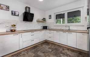 Kühlschrank, Mikrowelle, Geschirrspüler