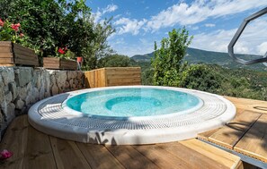 Bain à remous extérieur