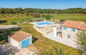 Pool - Gorgeous home in Tinjan (Tinjan)