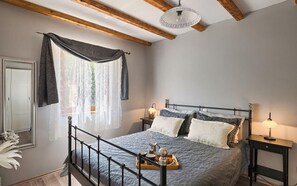 2 soverom, strykejern/-brett, reiseseng for barn og wi-fi (inkludert)