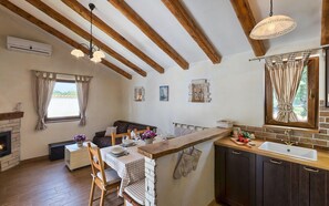 Dining - Stunning home in Pula (Pula)
