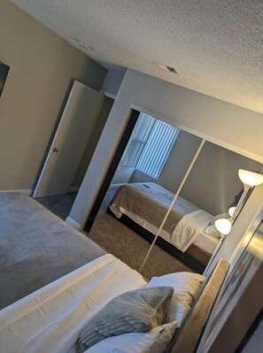 2 habitaciones, tabla de planchar con plancha, wifi y ropa de cama 