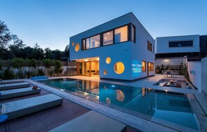 A heated pool - Gorgeous home in Pula (Pula)