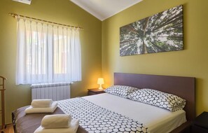 2 quartos, ferros/tábuas de passar roupa, Wi-Fi de cortesia