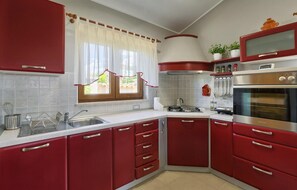 Refrigerador, microondas, horno y lavavajillas
