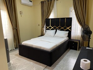 3 bedrooms, iron/ironing board, WiFi - Experience unmatched luxury and comfort at our exquisite 3-bedroom apartment. (Abuja)