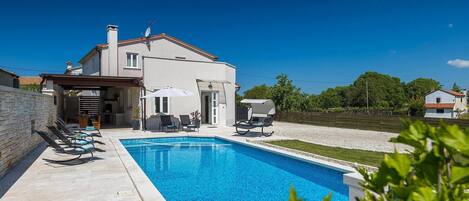 UppvÀrmd pool