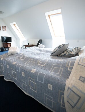 Habitación con 1 cama matrimonial o 2 individuales | Wifi gratis y ropa de cama 