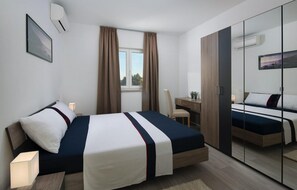 4 bedrooms, iron/ironing board, travel crib, free WiFi