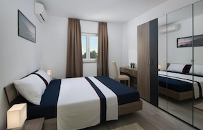 4 bedrooms, iron/ironing board, travel crib, free WiFi