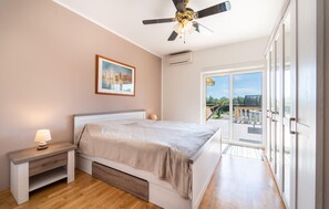 3 bedrooms, travel cot, free WiFi, bed sheets - Awesome home in Visocane (Visocane)