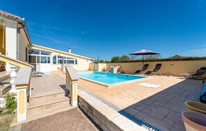 A heated pool - Awesome home in Visocane (Visocane)