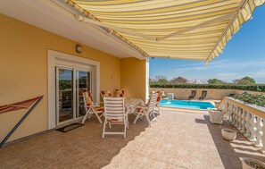 A heated pool - Awesome home in Visocane (Visocane)