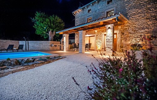 Awesome home in Kanfanar