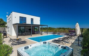 Pool - Gorgeous home in Pula with sauna (Pula)